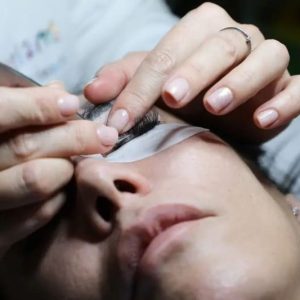 Brow lift, rehaussement des sourcils Brow lift, rehaussement des sourcils chez Hemera, institut de beauté à Lille