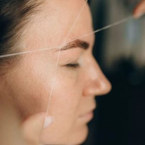 Épilation des sourcils à la cire ou au fil Épilation des sourcils à la cire ou au fil chez Hemera, institut de beauté à Lille