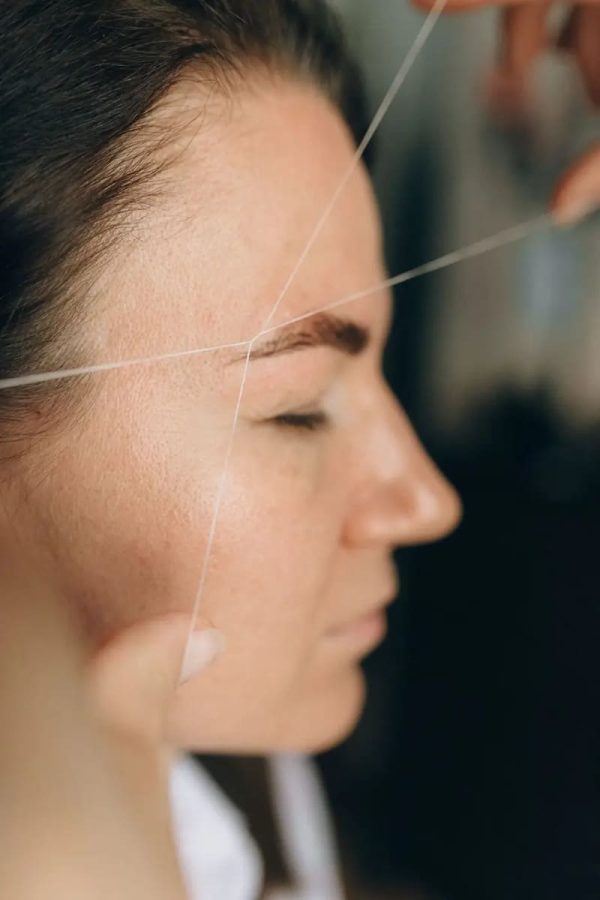 Épilation des sourcils à la cire ou au fil Épilation des sourcils à la cire ou au fil chez Hemera, institut de beauté à Lille