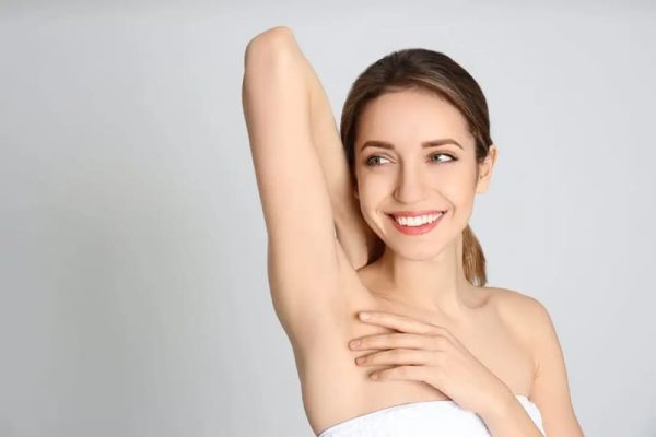 Épilation des aisselles à la lumière pulsée chez Hemera, institut de beauté à Lille
