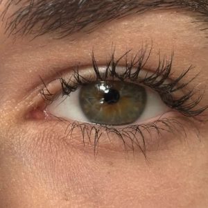 Rehaussement et teinture des cils Rehaussement et teinture des cils chez Hemera, institut de beauté à Lille