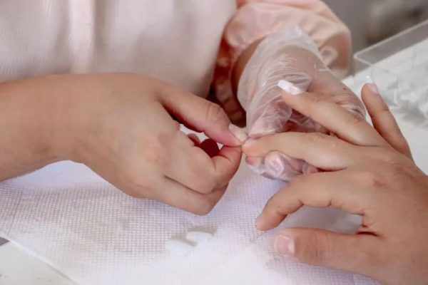 Extension d'ongles en gel ou résine Extension d'ongles en gel ou résine chez Hemera, institut de beauté à Lille