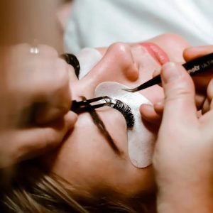 Maquillage permanent ras de cils haut Maquillage permanent ras de cils haut chez Hemera, institut de beauté à Lille
