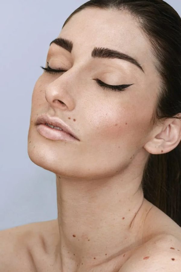 Retouche annuelle du maquillage permanent des sourcils Retouche annuelle du maquillage permanent des sourcils chez Hemera, institut de beauté à Lille