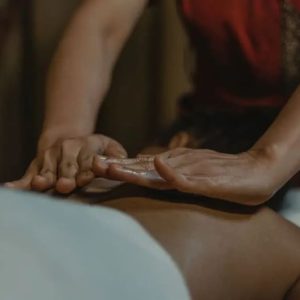 Massage corps chez Hemera, institut de beauté à Lille